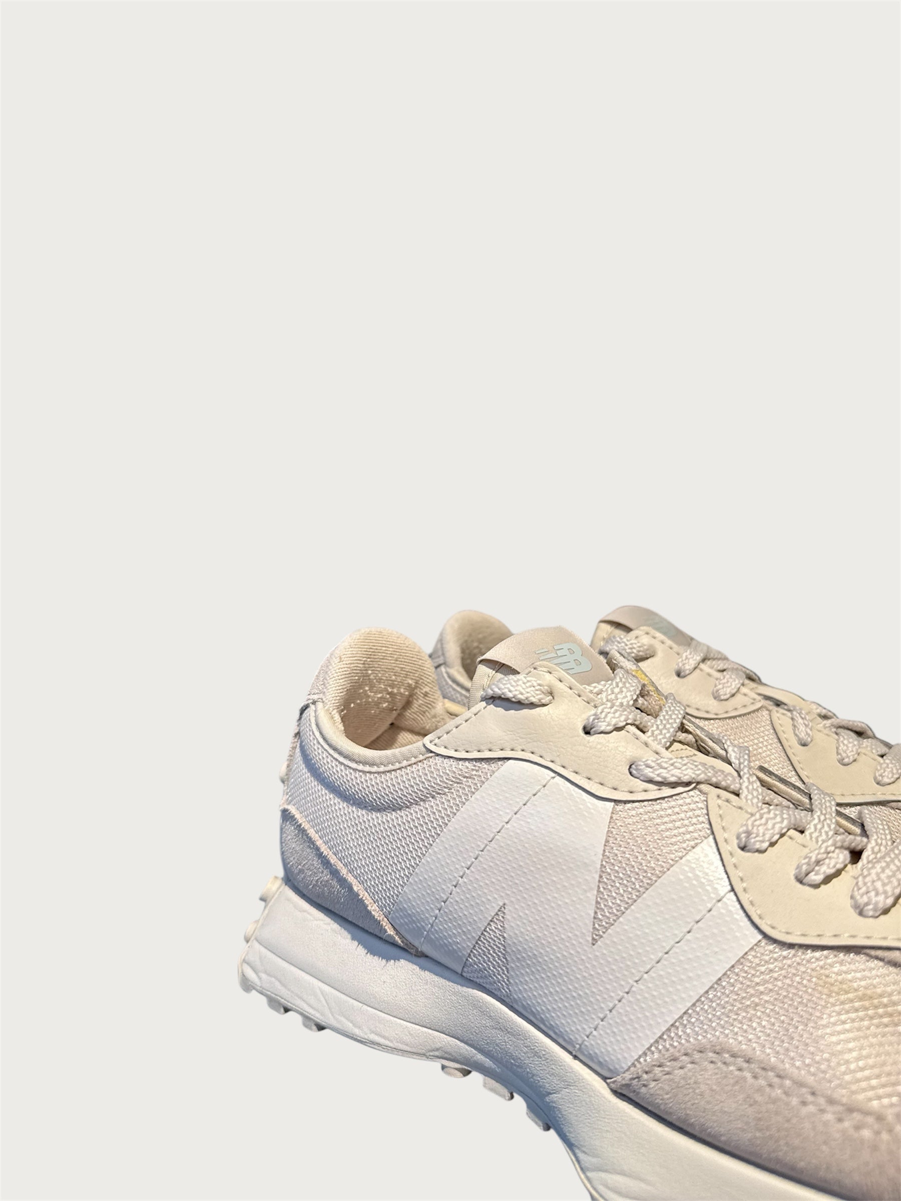 New Balance 327