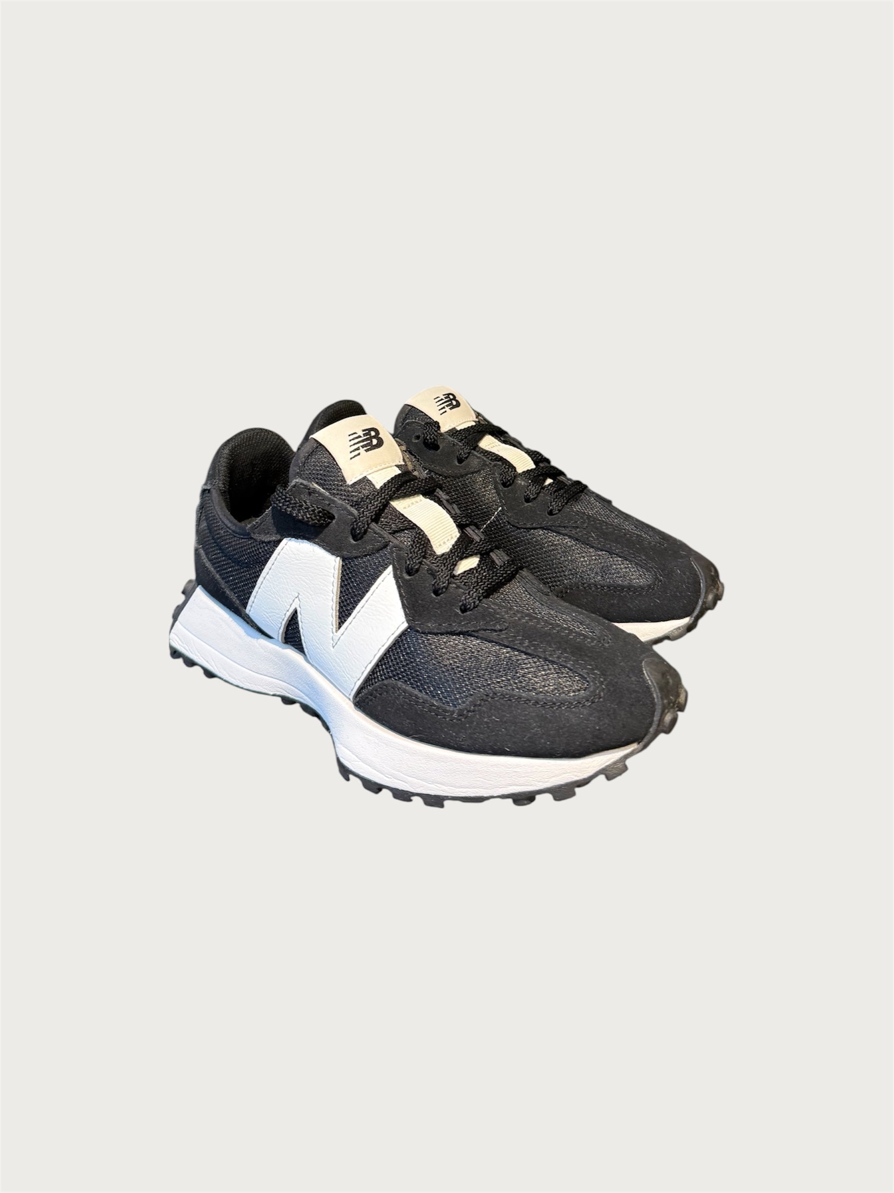 New Balance 327
